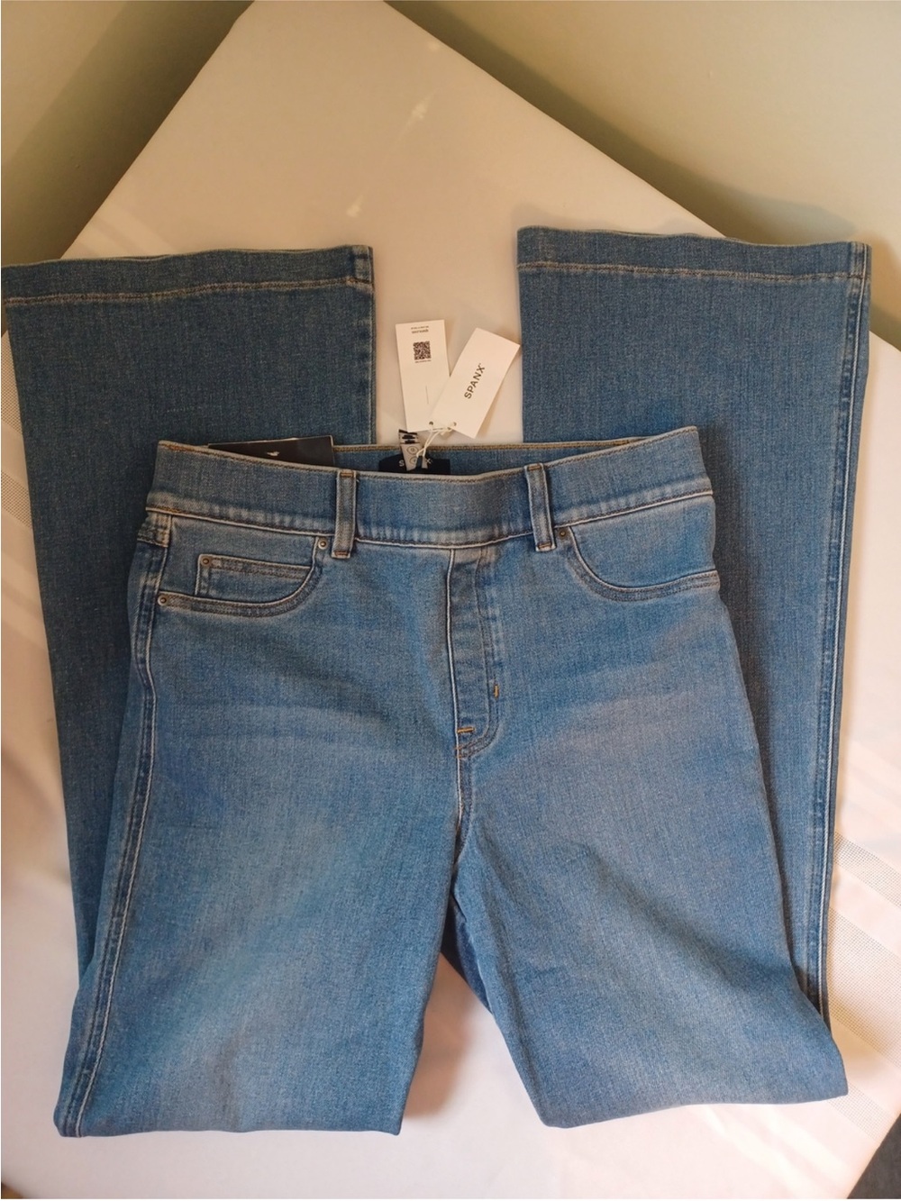 NWT SPANX Women Flare Jeans Stonewashed Blue Pull On Stretch 20960R M - Picture 3 of 9